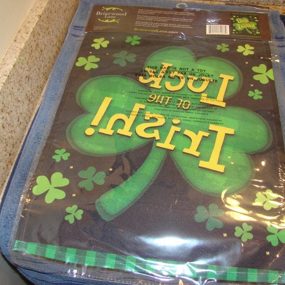 "G-71" St Patrice Garden Flag - Picture 2 of 3